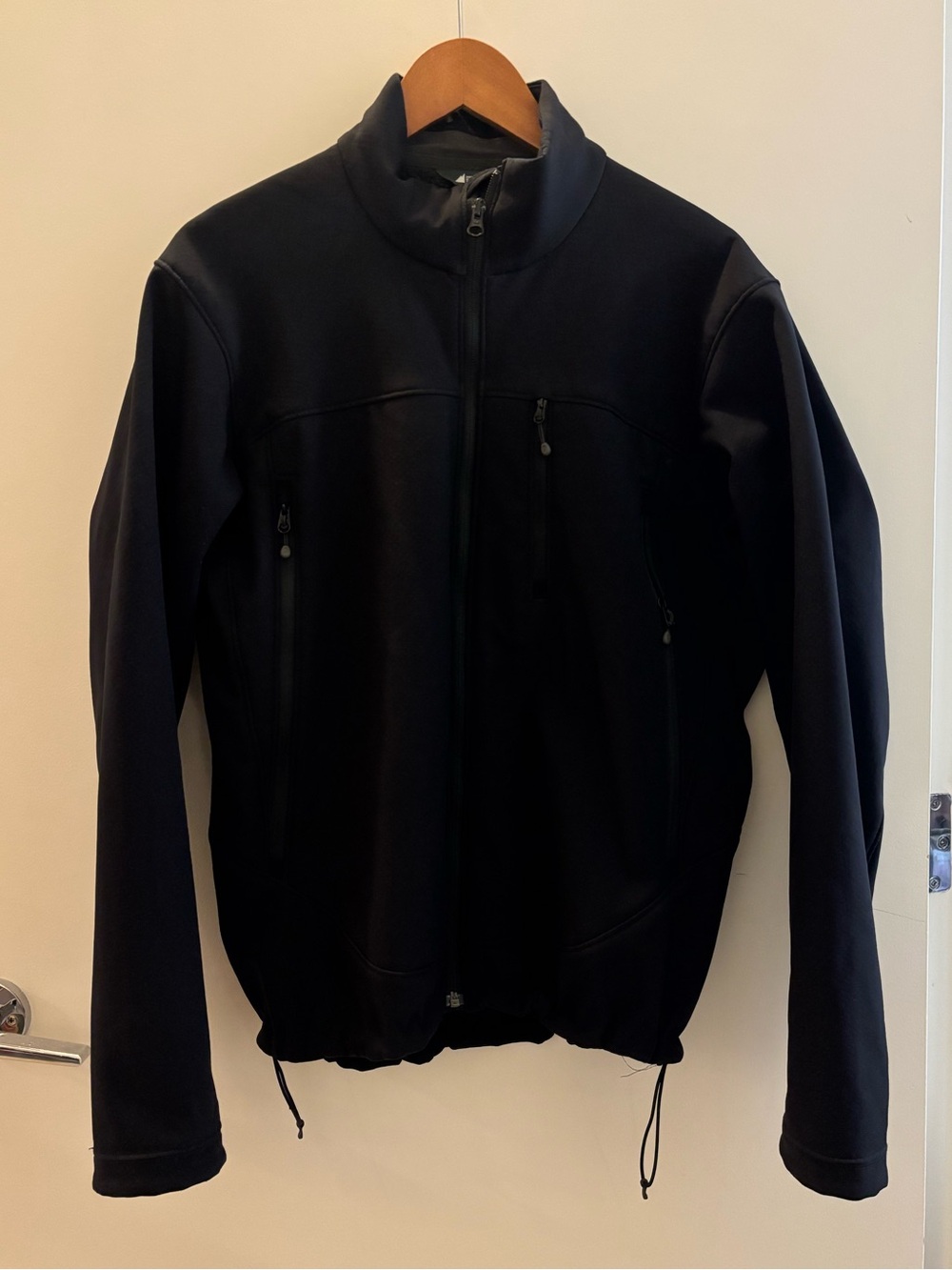 Mountain Equipment Co-op Men’s M Fleece Lined Softshell Jacket Black